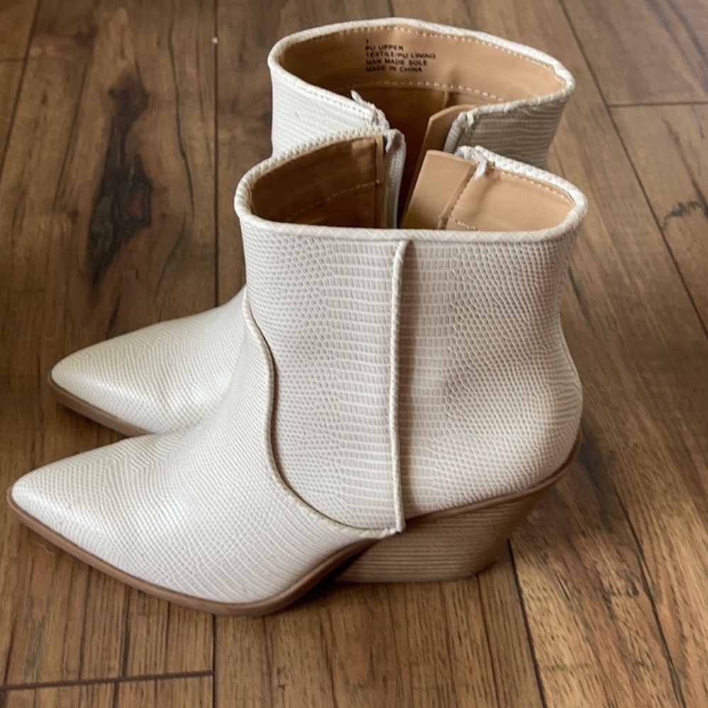 Express cream ankle booties, like new